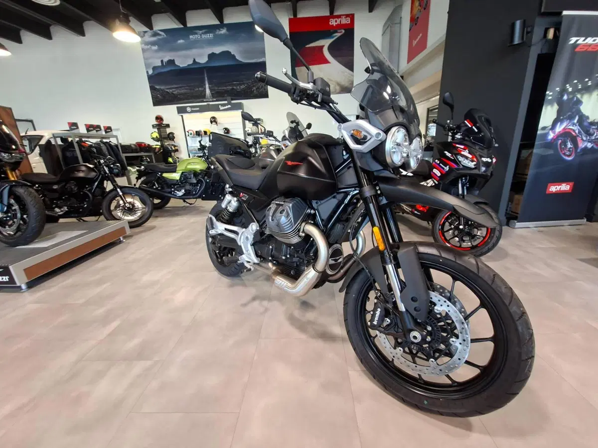 Moto Guzzi V85 Strada (2024 - 26) (2)