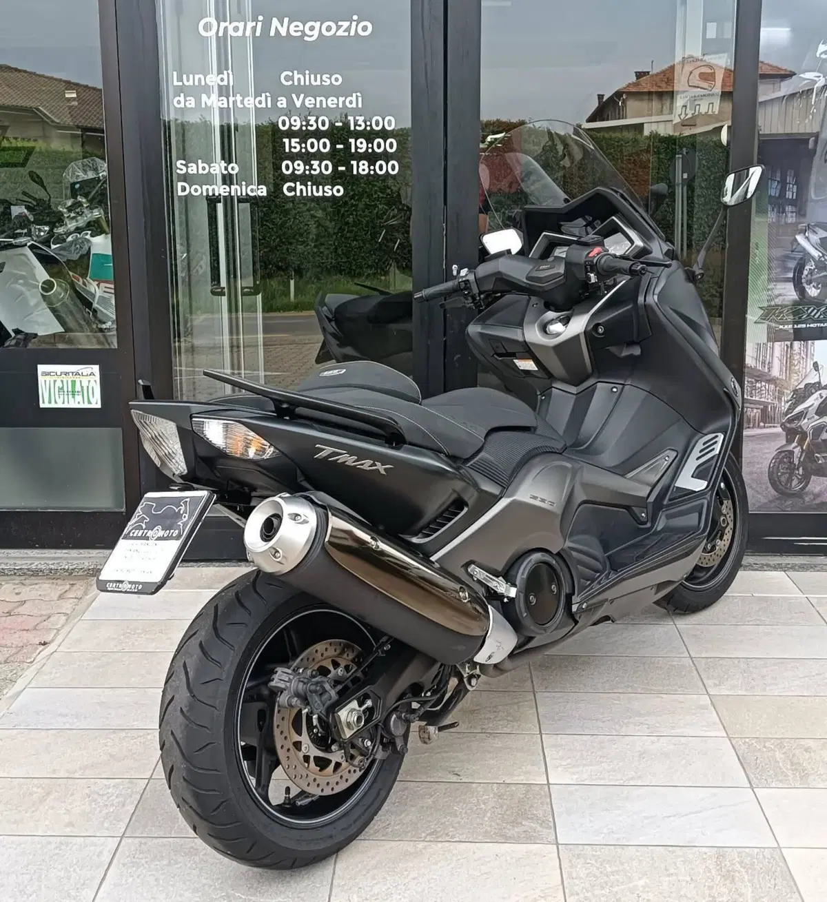 Yamaha T-Max 530 Iron Max ABS (2014 - 17) (2)