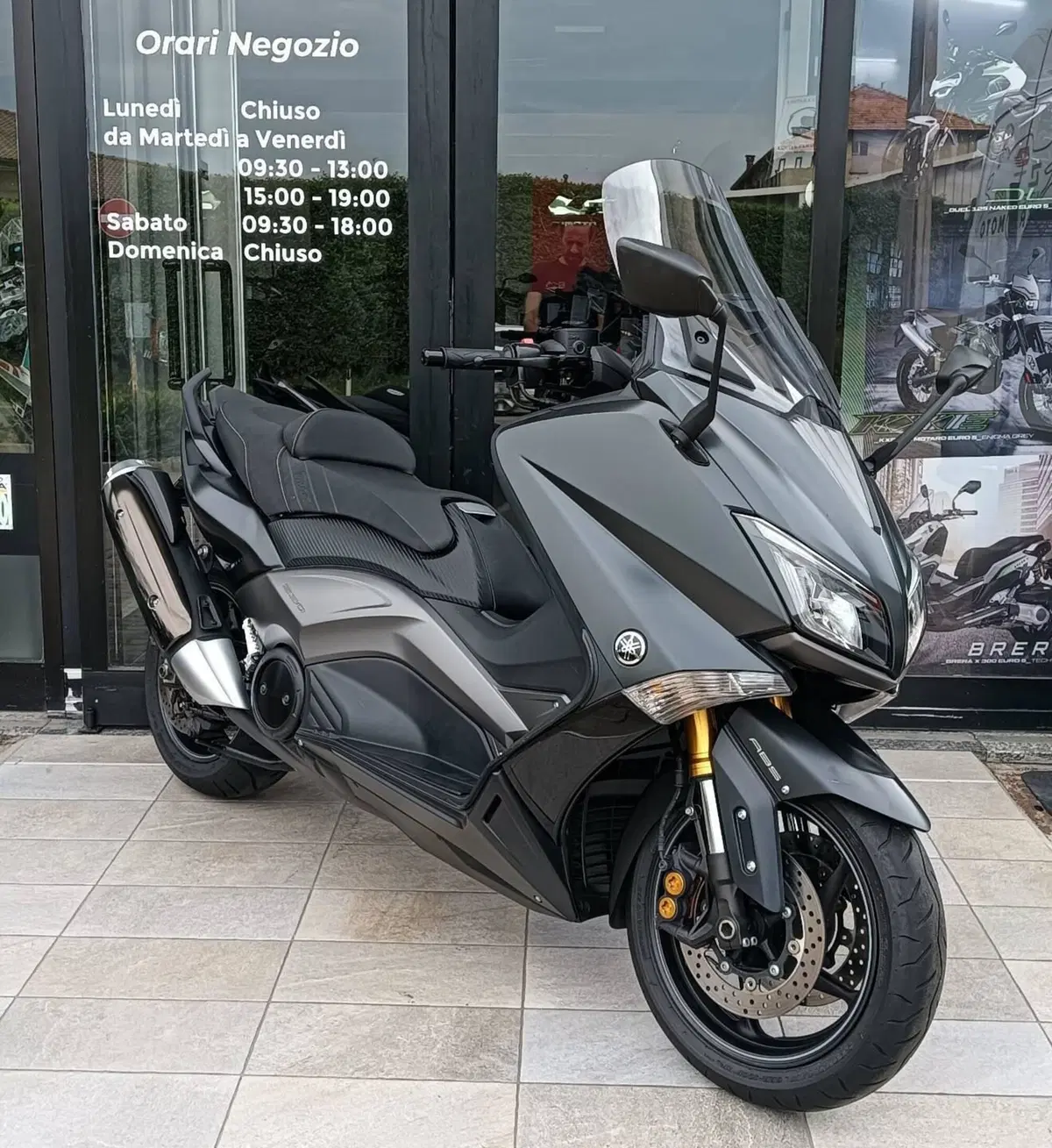 Yamaha T-Max 530 Iron Max ABS (2014 - 17) (4)