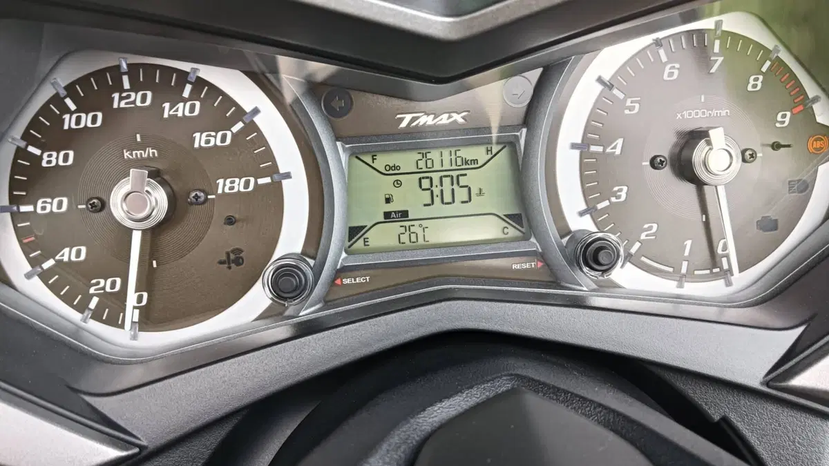 Yamaha T-Max 530 Iron Max ABS (2014 - 17) (8)
