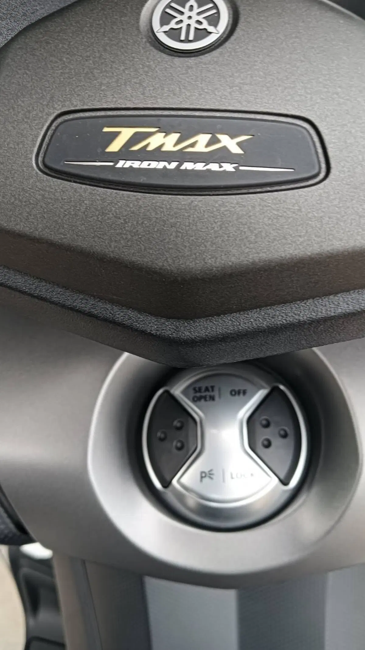 Yamaha T-Max 530 Iron Max ABS (2014 - 17) (7)