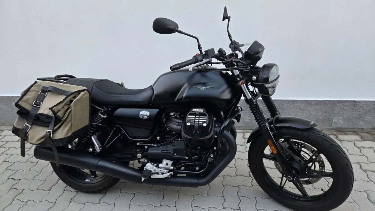 Moto Guzzi V7 Stone (2021 - 24)