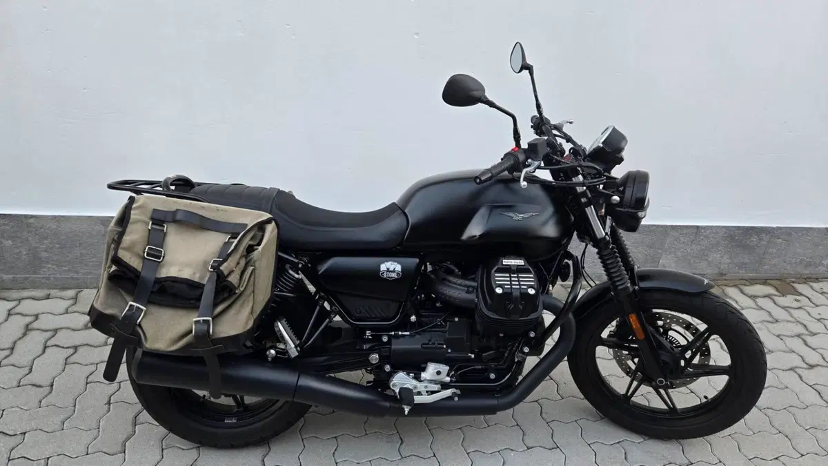 Moto Guzzi V7 Stone (2021 - 24) (2)