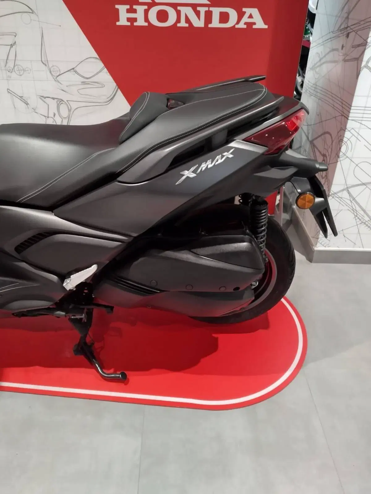 Yamaha X-Max 300 (2021 - 24) (4)