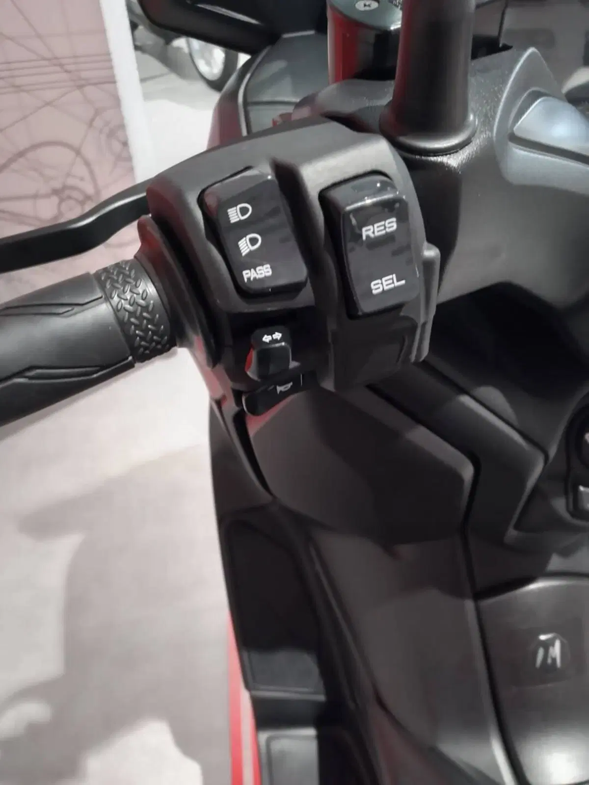 Yamaha X-Max 300 (2021 - 24) (8)