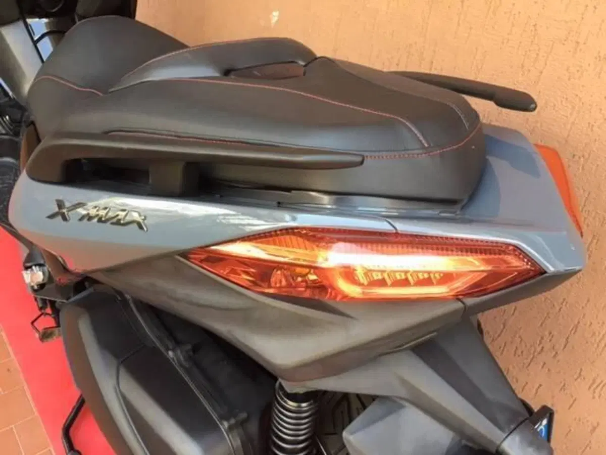 Yamaha X-Max 300 Tech Max (2021 - 24) (4)