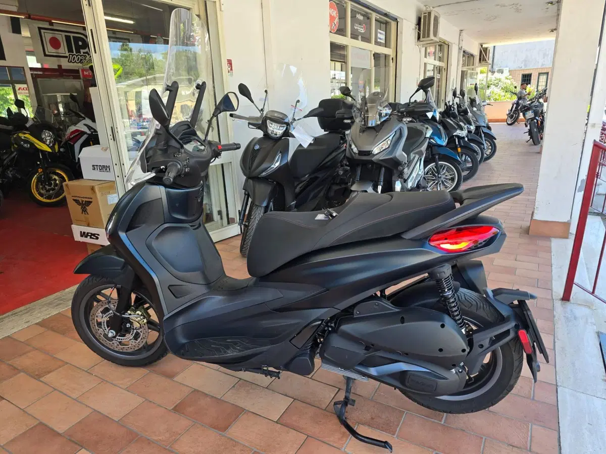 Piaggio Beverly 300 S ABS-ASR (2021 - 25) (2)