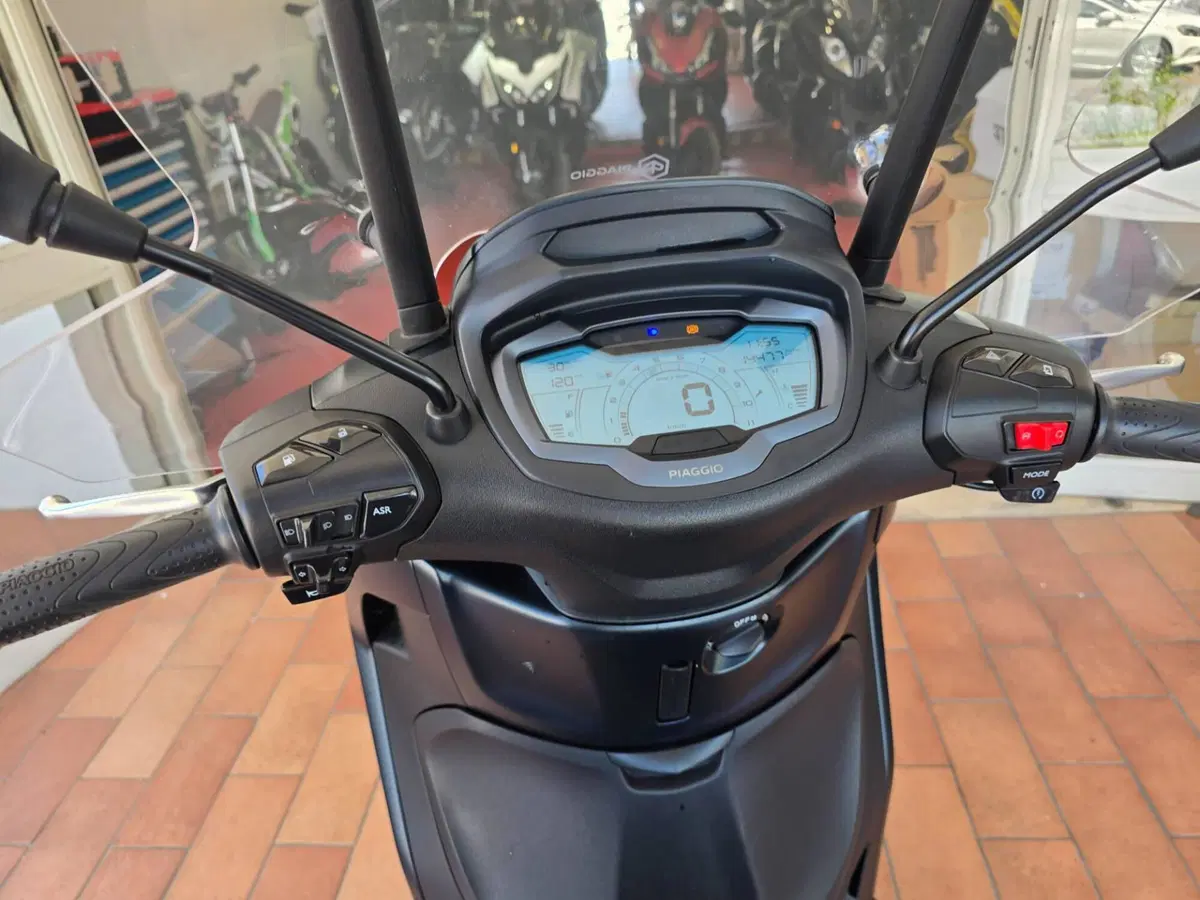 Piaggio Beverly 300 S ABS-ASR (2021 - 25) (8)