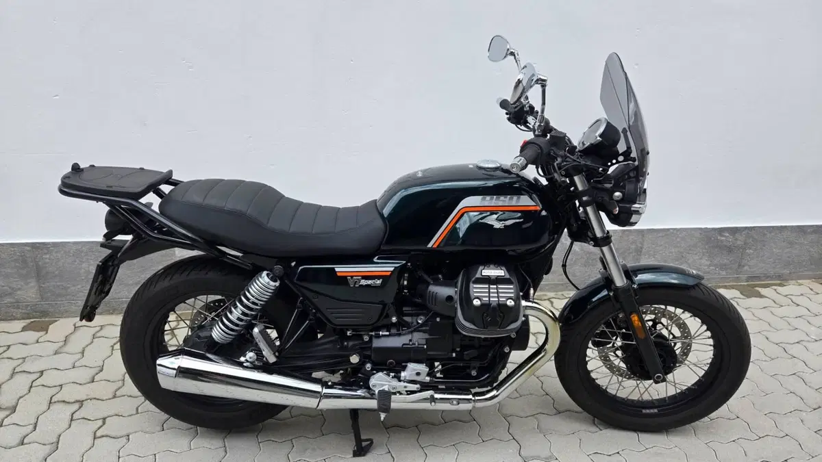 Moto Guzzi V7 Special (2025 - 26) (2)