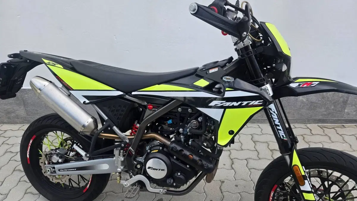 Fantic Motor Motard 125 Performance 4t (2020) (2)