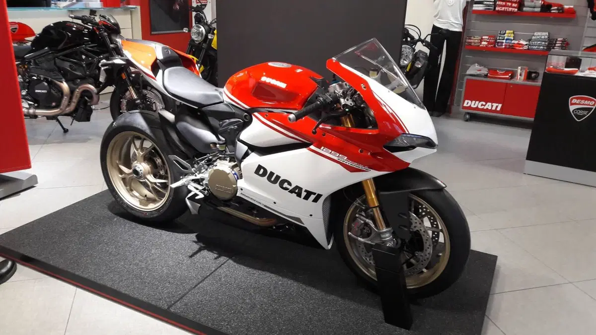 Ducati 1299 Panigale S Anniversario (2016) (3)