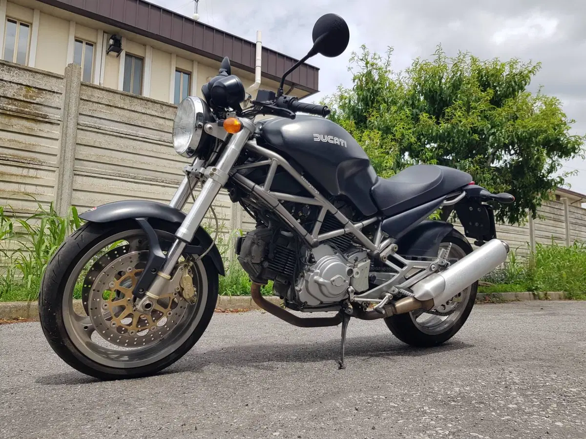 Ducati Monster 620 Dark (2003 - 06)