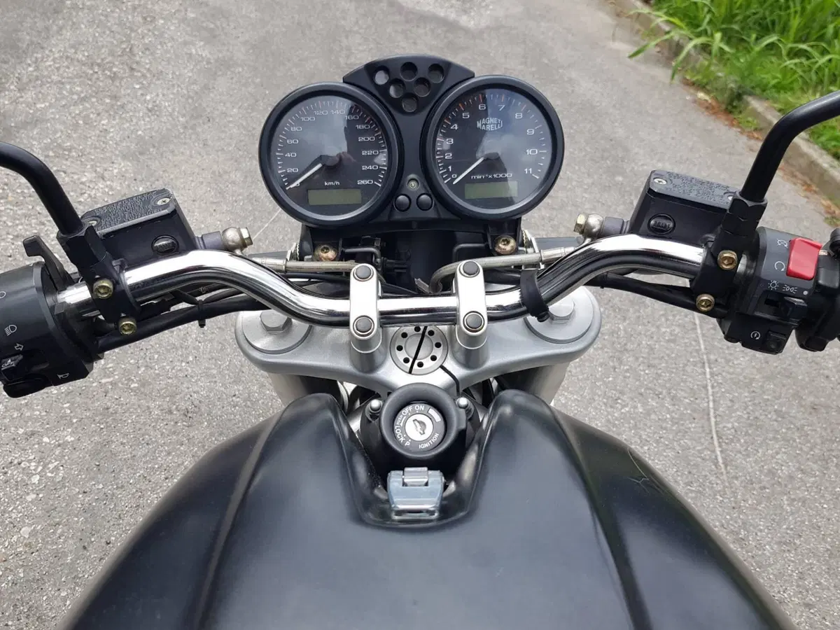 Ducati Monster 620 Dark (2003 - 06) (5)