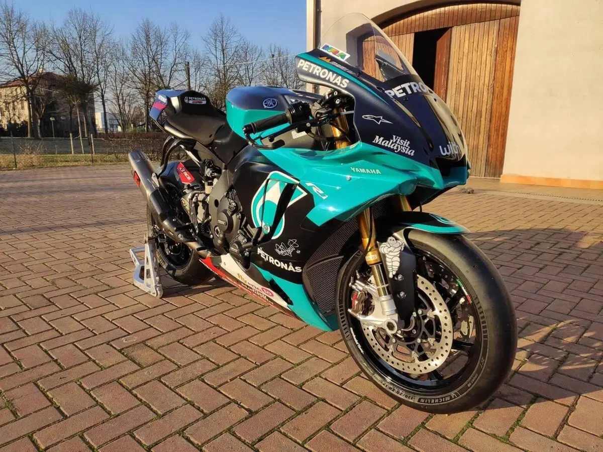 Yamaha YZF R1 (2020 - 25) (4)