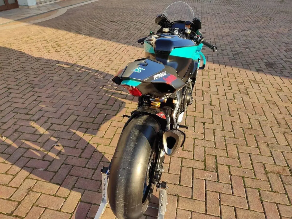 Yamaha YZF R1 (2020 - 25) (6)
