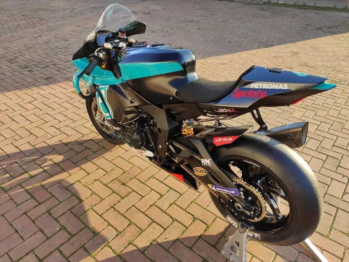 Yamaha YZF R1 (2020 - 25) (7)