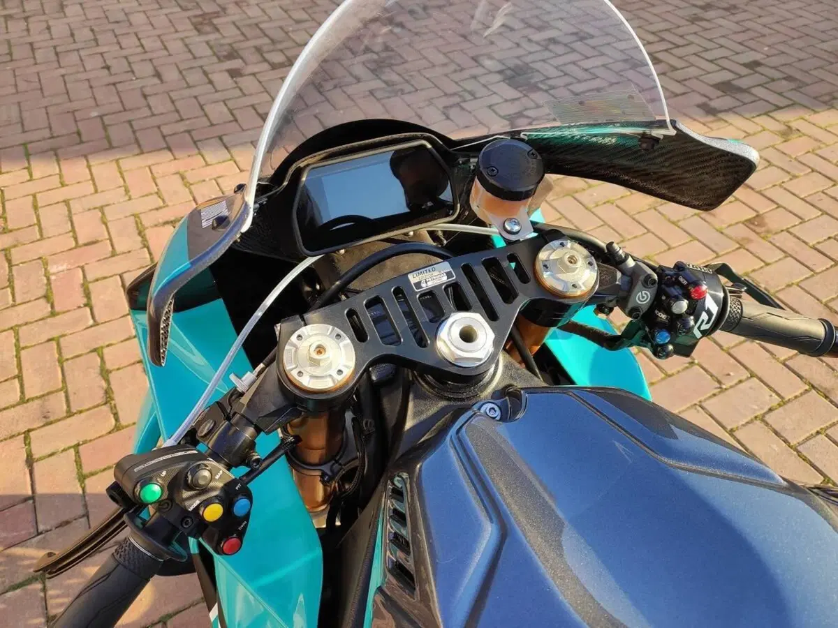 Yamaha YZF R1 (2020 - 25) (8)