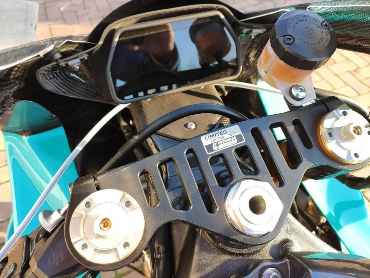 Yamaha YZF R1 (2020 - 25) (9)
