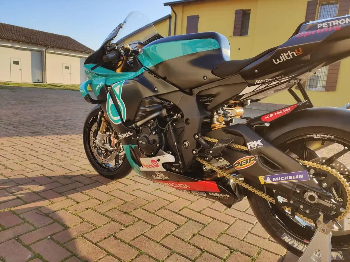 Yamaha YZF R1 (2020 - 25) (10)