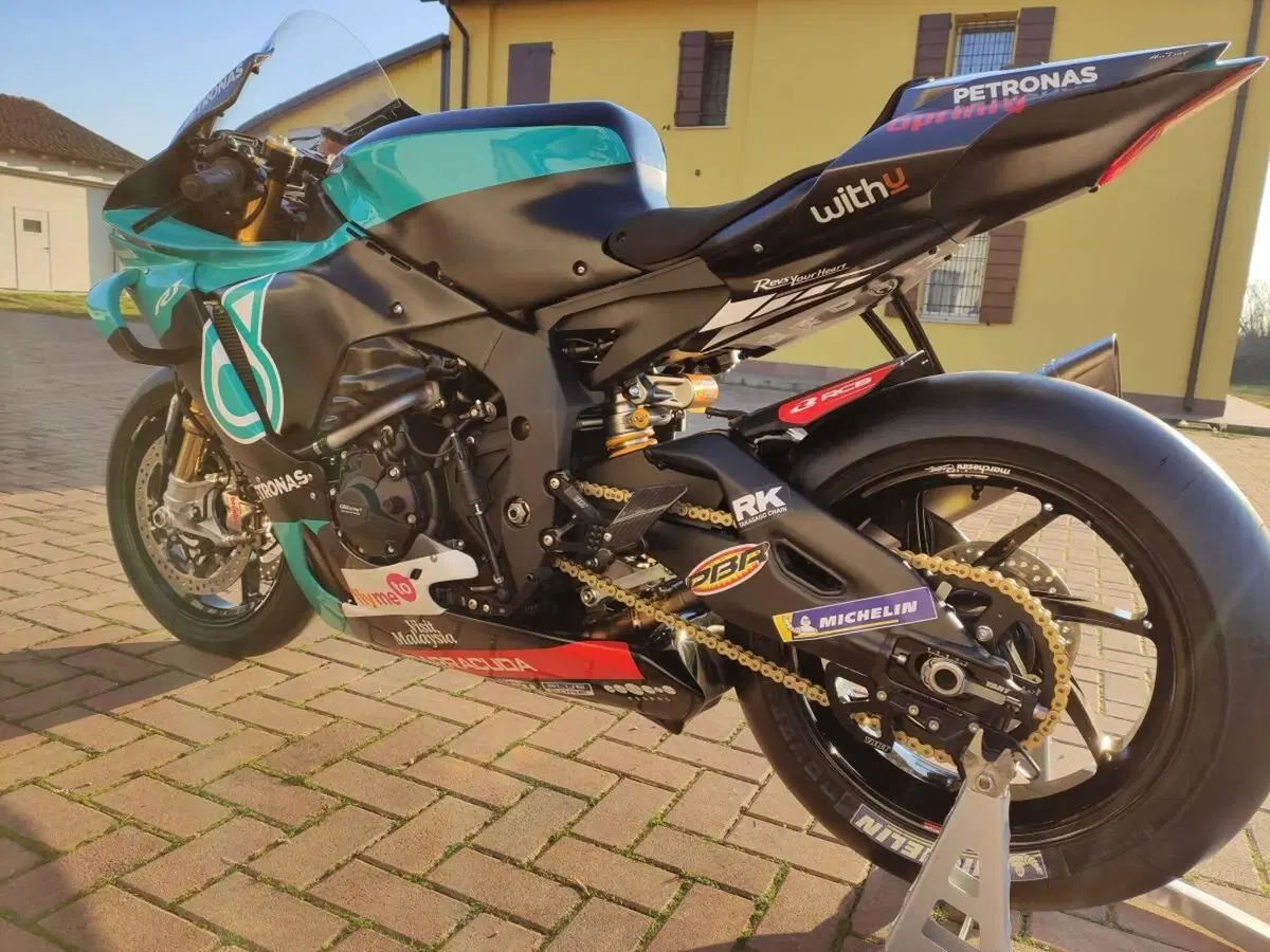 Yamaha YZF R1 (2020 - 25) (11)