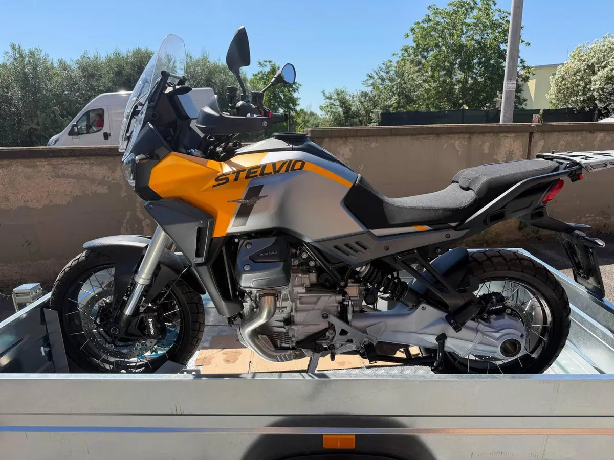 Moto Guzzi Stelvio (2024 - 26) (2)
