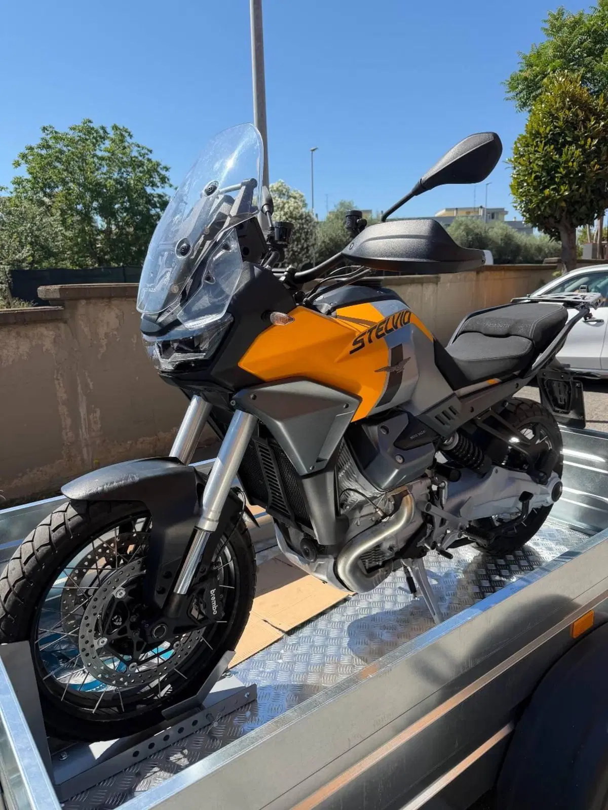 Moto Guzzi Stelvio (2024 - 26) (4)