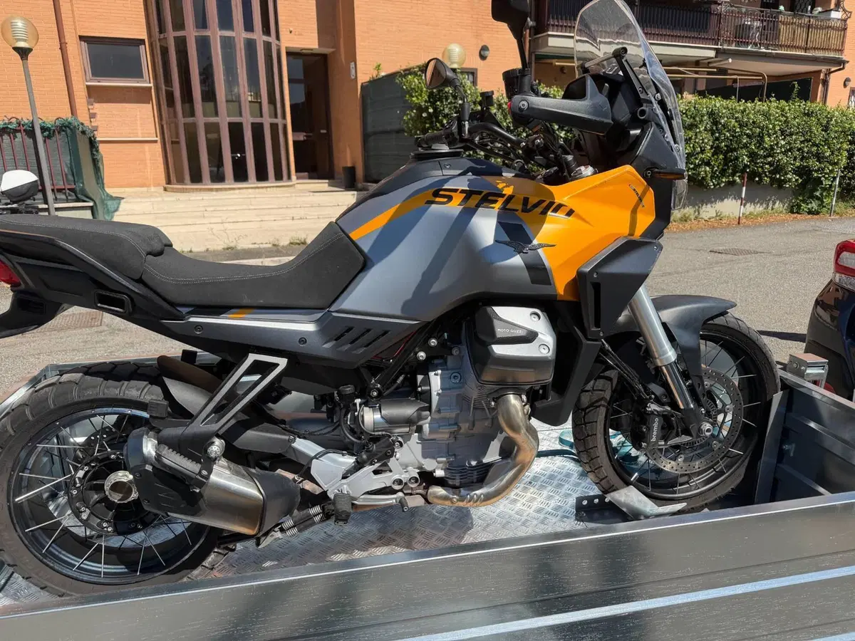 Moto Guzzi Stelvio (2024 - 26) (5)