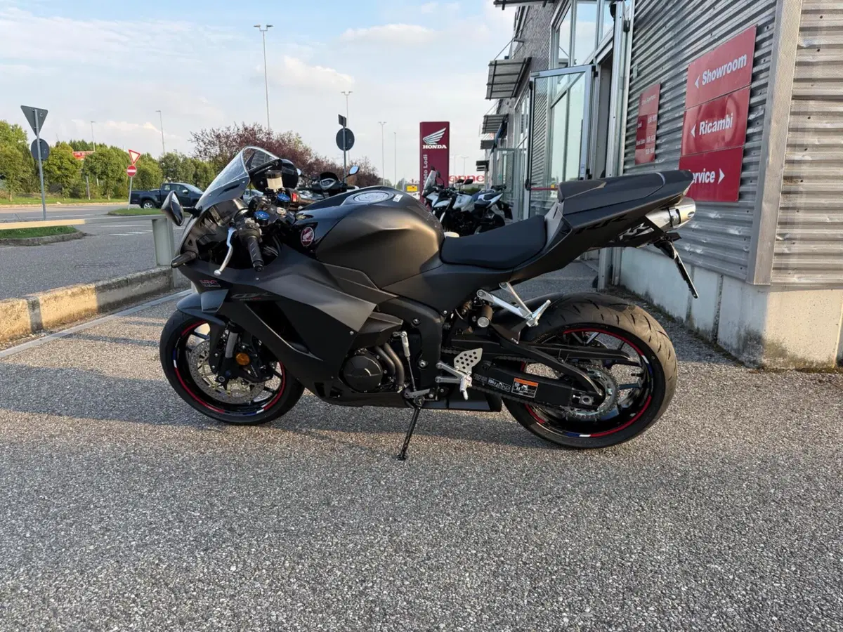 Honda CBR 600 RR (2024 - 26) (3)