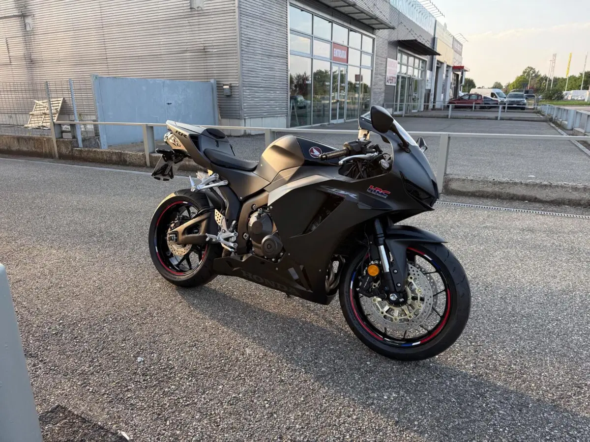 Honda CBR 600 RR (2024 - 26) (4)