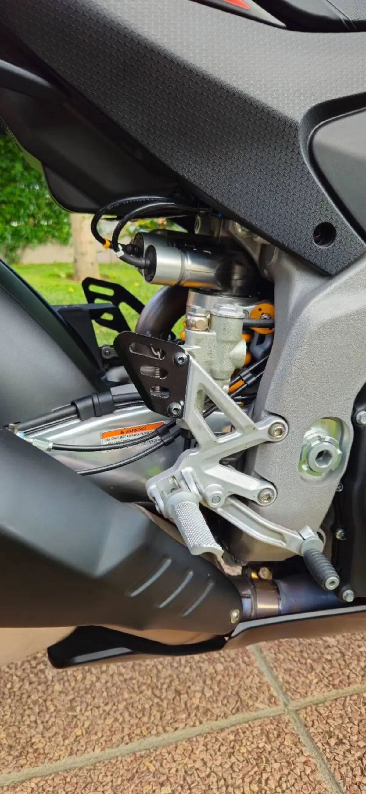 Aprilia RSV4 1100 Factory (2021 - 24) (5)