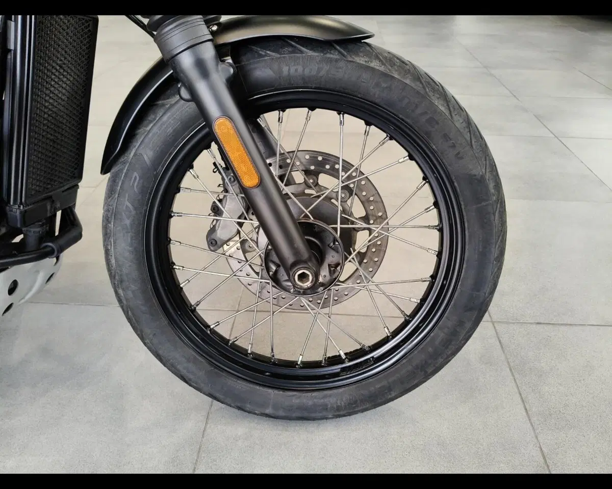 Triumph Scrambler 900 Chrome Edition (2023) (8)