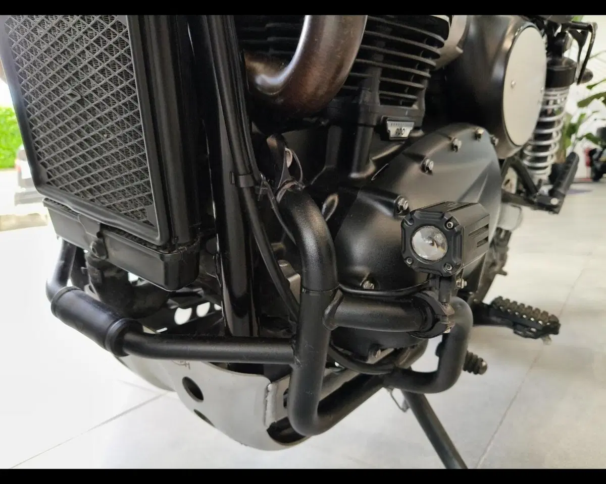 Triumph Scrambler 900 Chrome Edition (2023) (16)