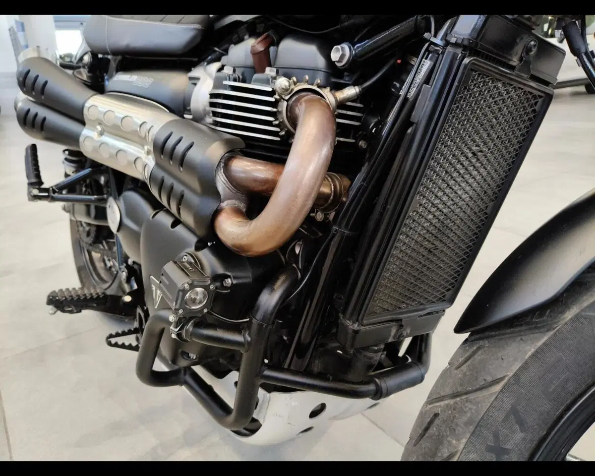 Triumph Scrambler 900 Chrome Edition (2023) (18)
