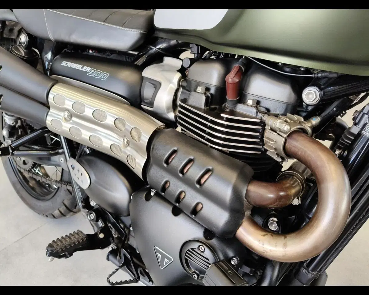Triumph Scrambler 900 Chrome Edition (2023) (20)