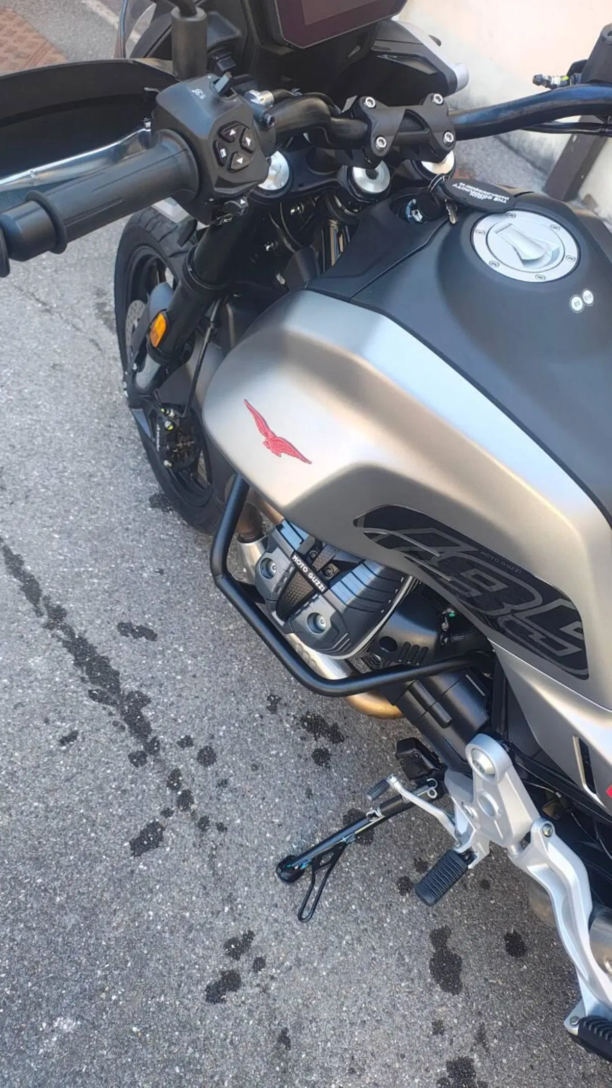 Moto Guzzi V85 Strada (2024 - 26) (4)