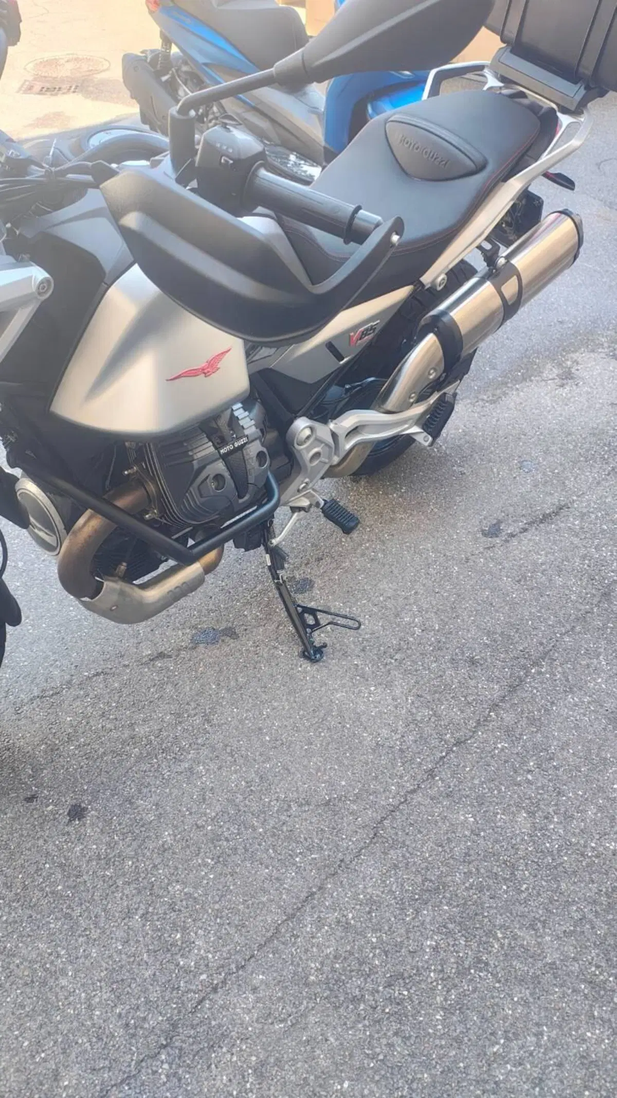 Moto Guzzi V85 Strada (2024 - 26) (5)
