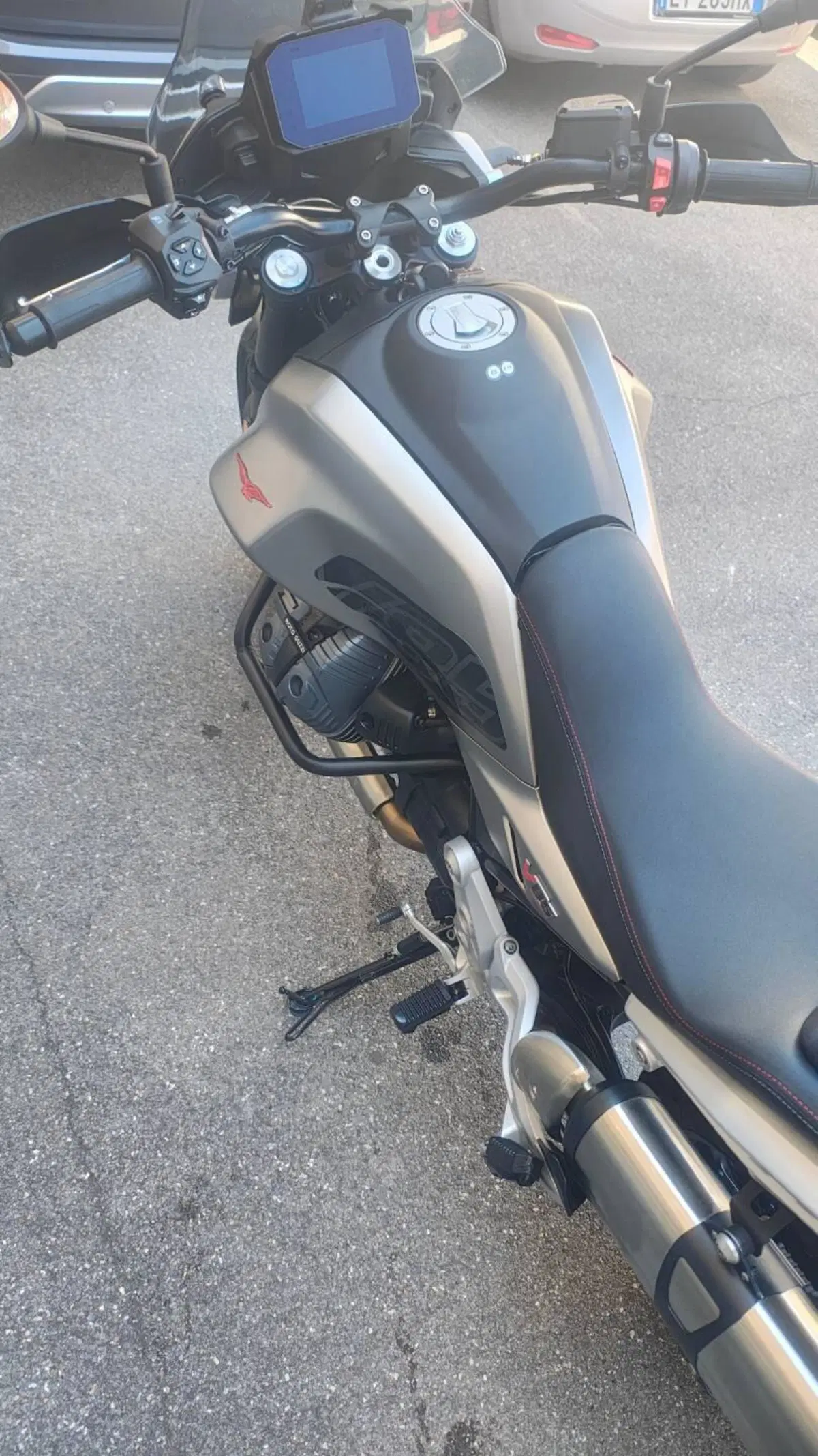 Moto Guzzi V85 Strada (2024 - 26) (3)