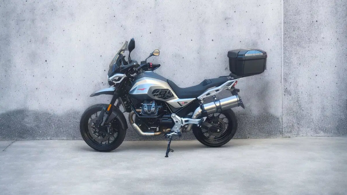 Moto Guzzi V85 Strada (2024 - 26) (2)