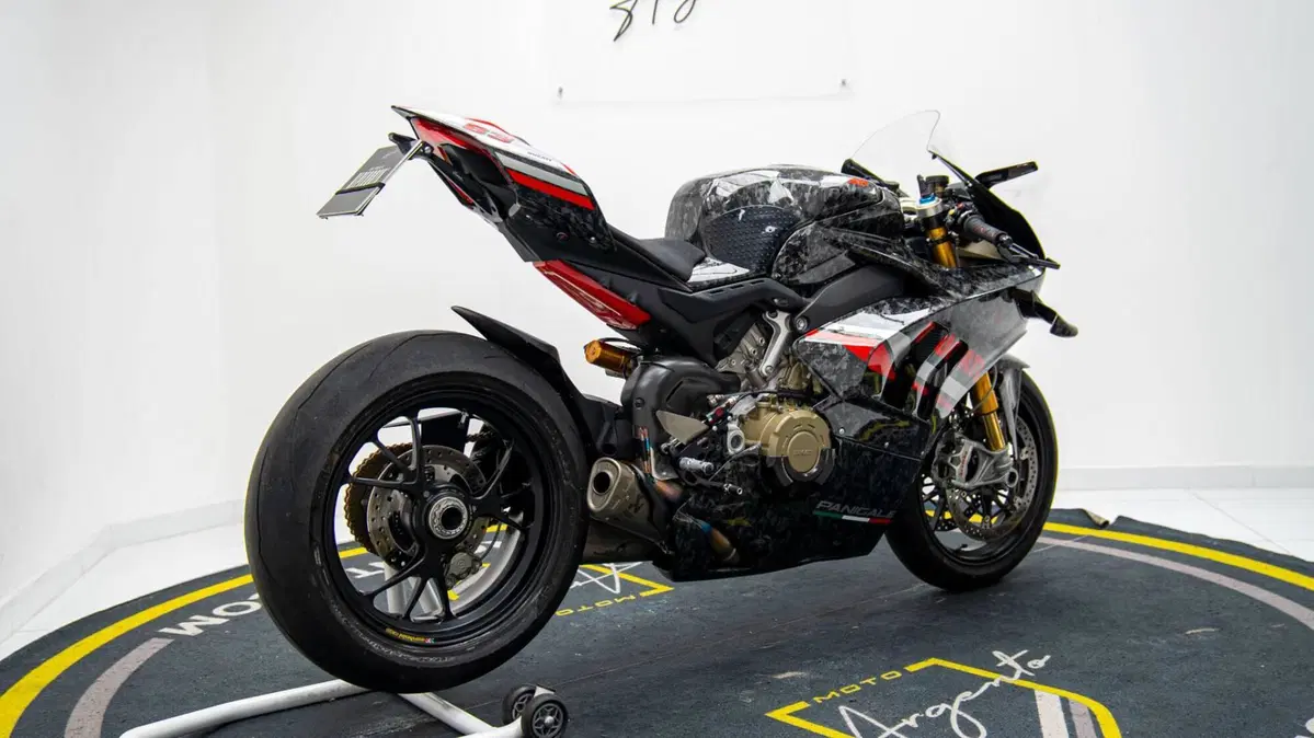 Ducati Panigale V4 S 1100 (2021) (4)