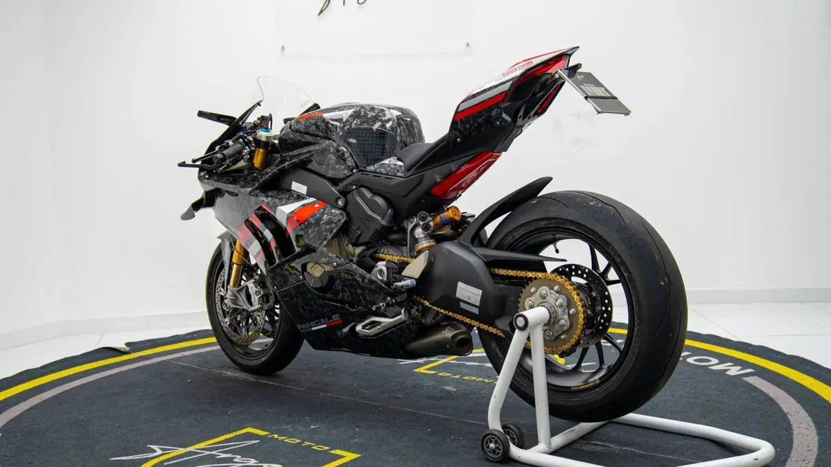 Ducati Panigale V4 S 1100 (2021) (6)