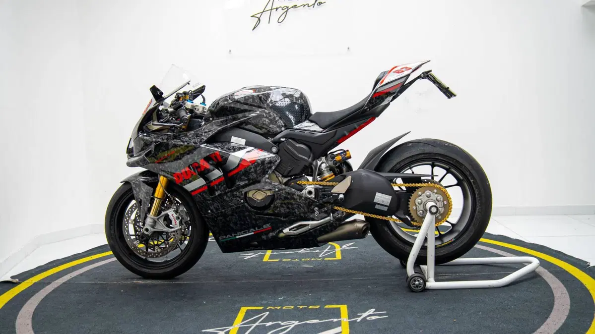 Ducati Panigale V4 S 1100 (2021) (7)