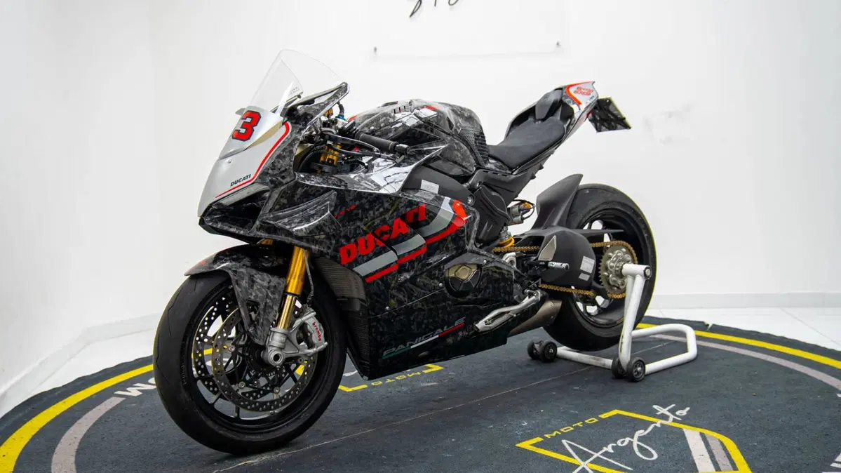 Ducati Panigale V4 S 1100 (2021) (8)