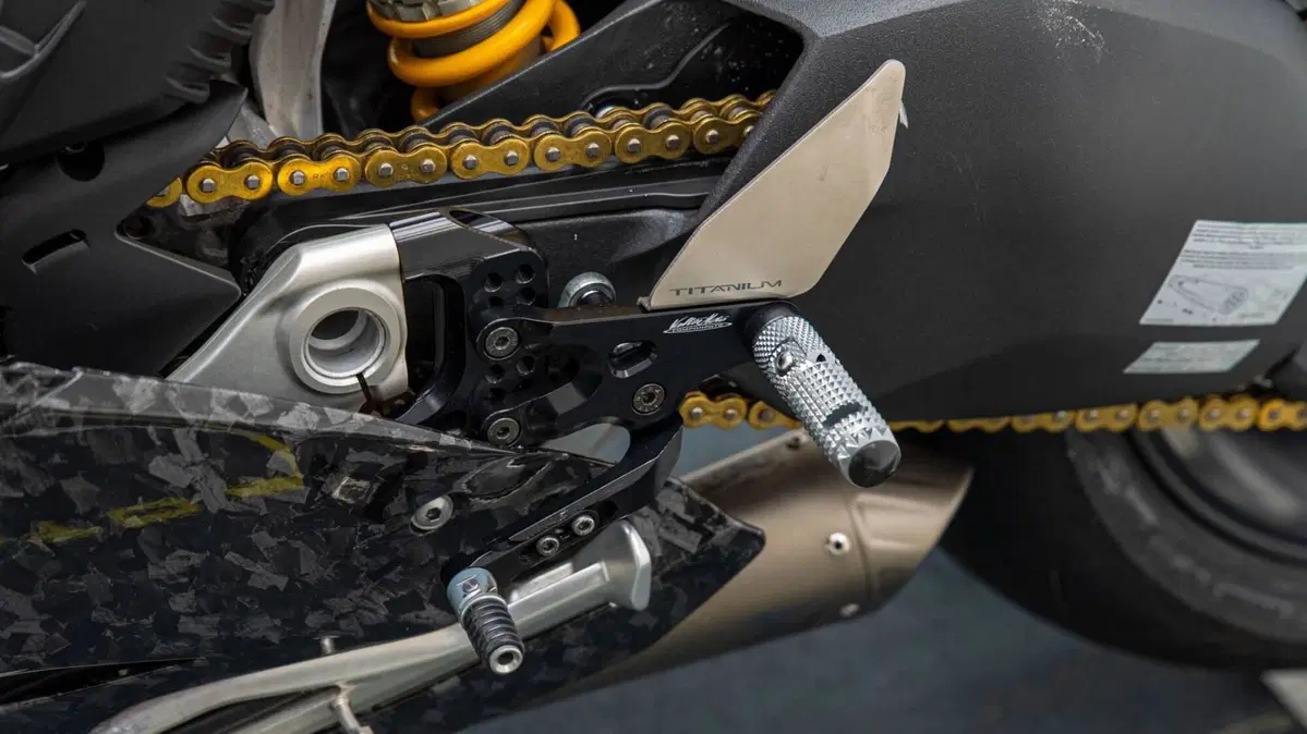 Ducati Panigale V4 S 1100 (2021) (15)