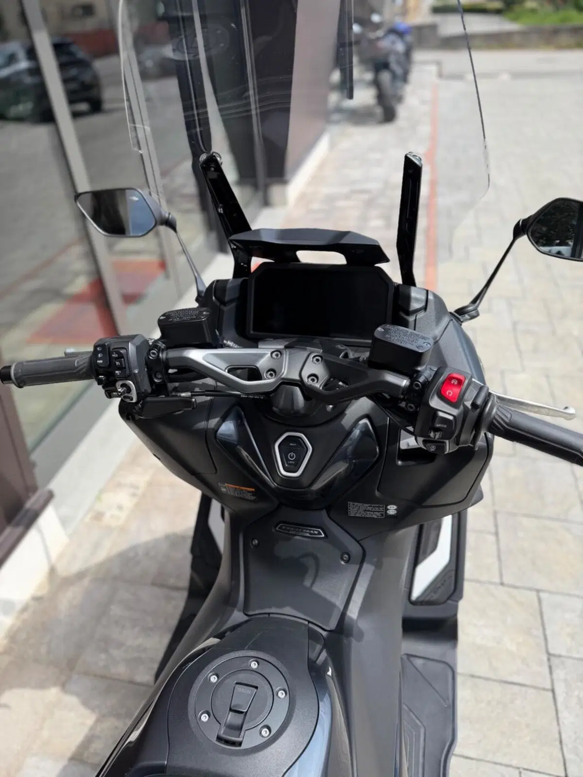 Yamaha T-Max 560 Tech Max (2022 - 24) (10)