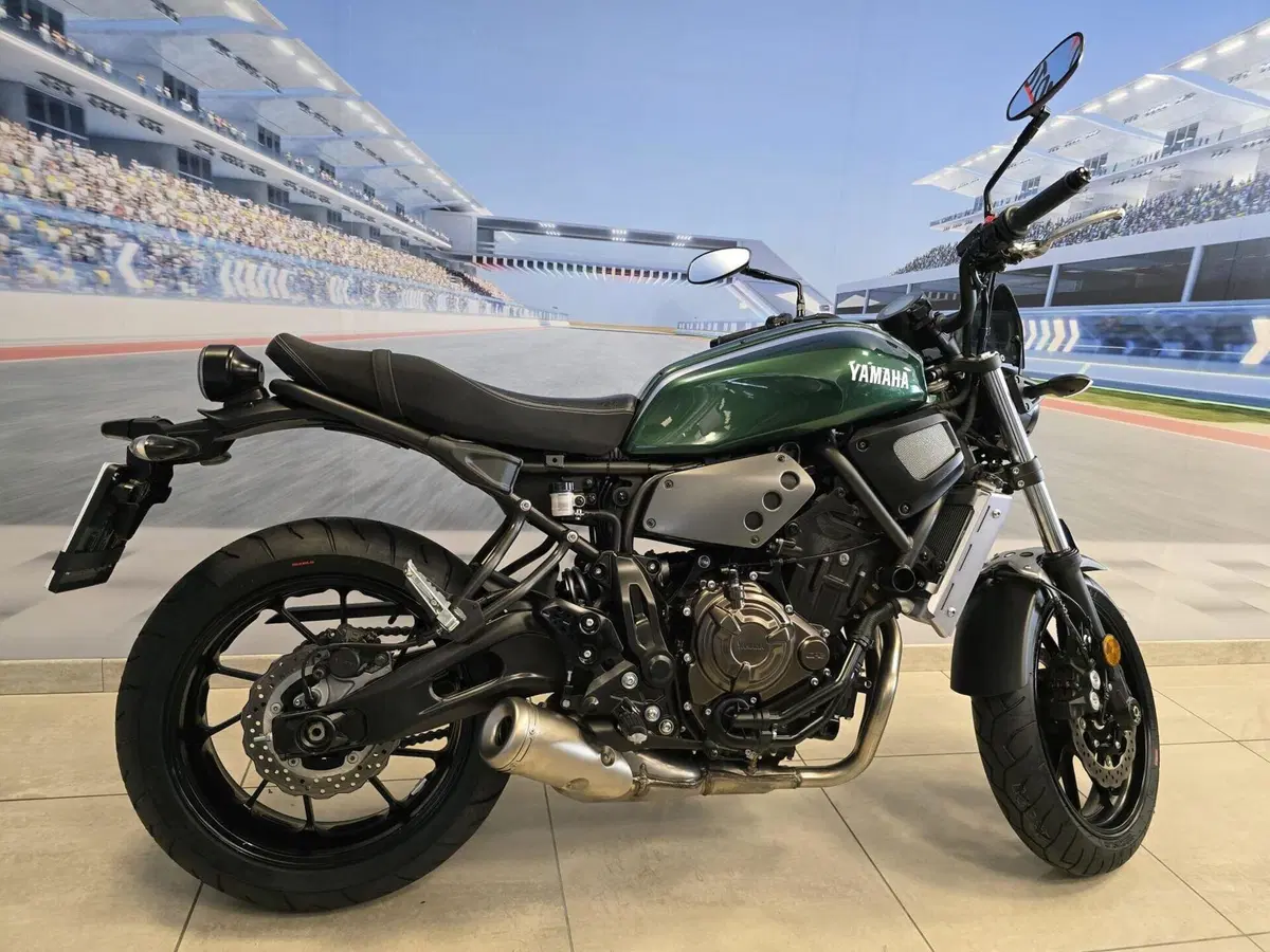 Yamaha XSR 700 ABS (2016 - 20) (11)