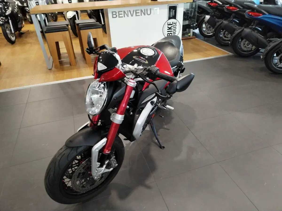 MV Agusta Dragster 800 RR (2015 - 17) (2)