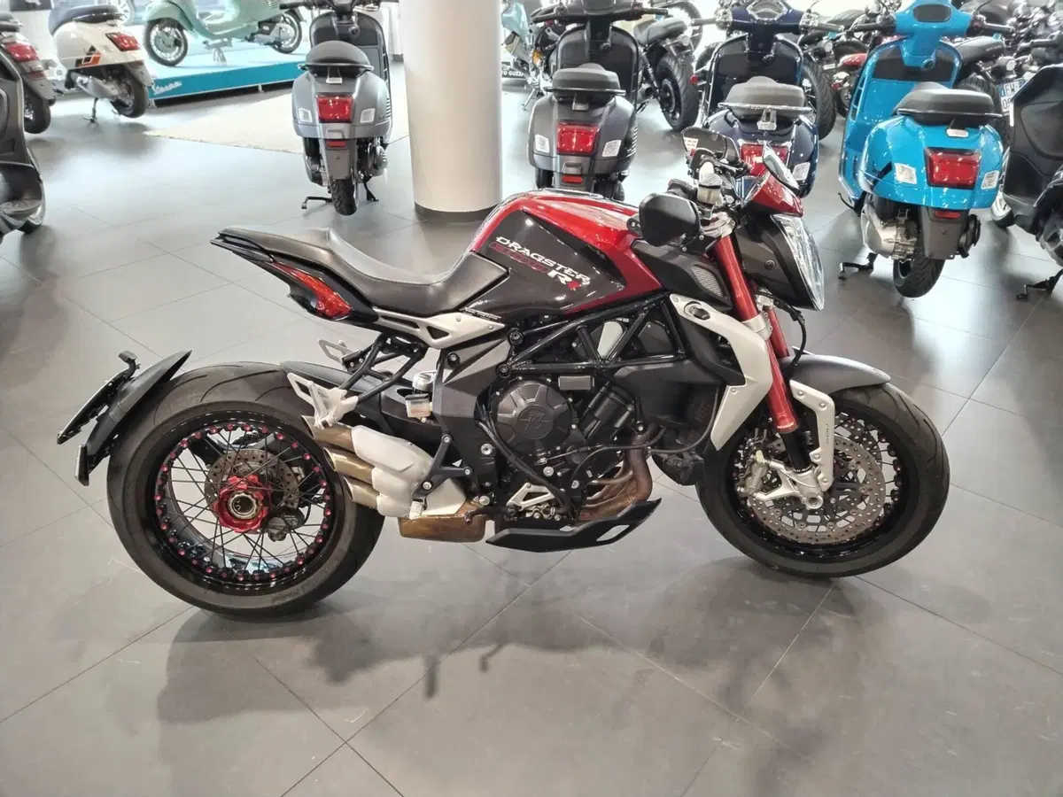 MV Agusta Dragster 800 RR (2015 - 17) (4)