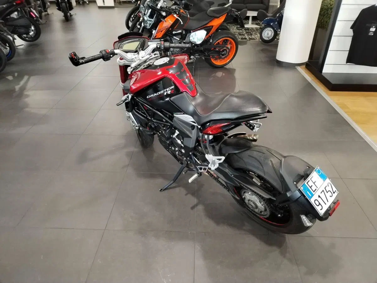 MV Agusta Dragster 800 RR (2015 - 17) (6)
