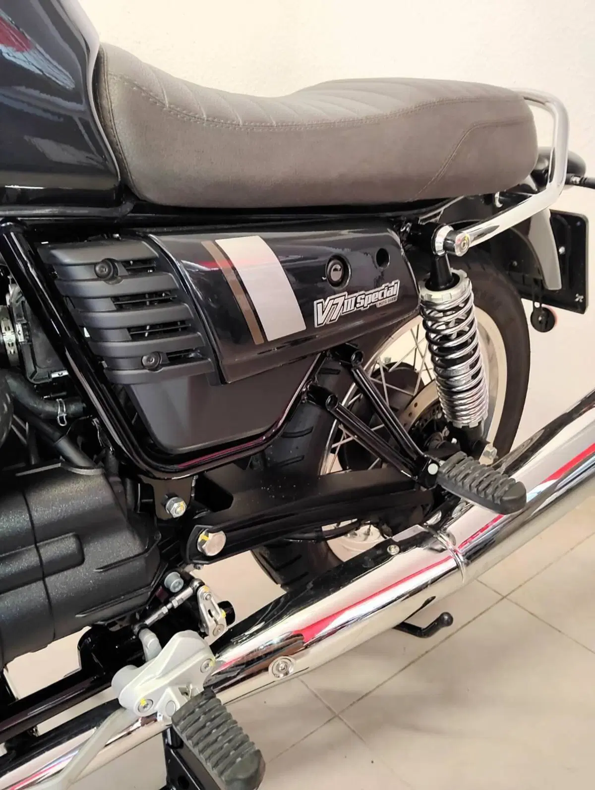 Moto Guzzi V7 III Special (2017 - 20) (8)
