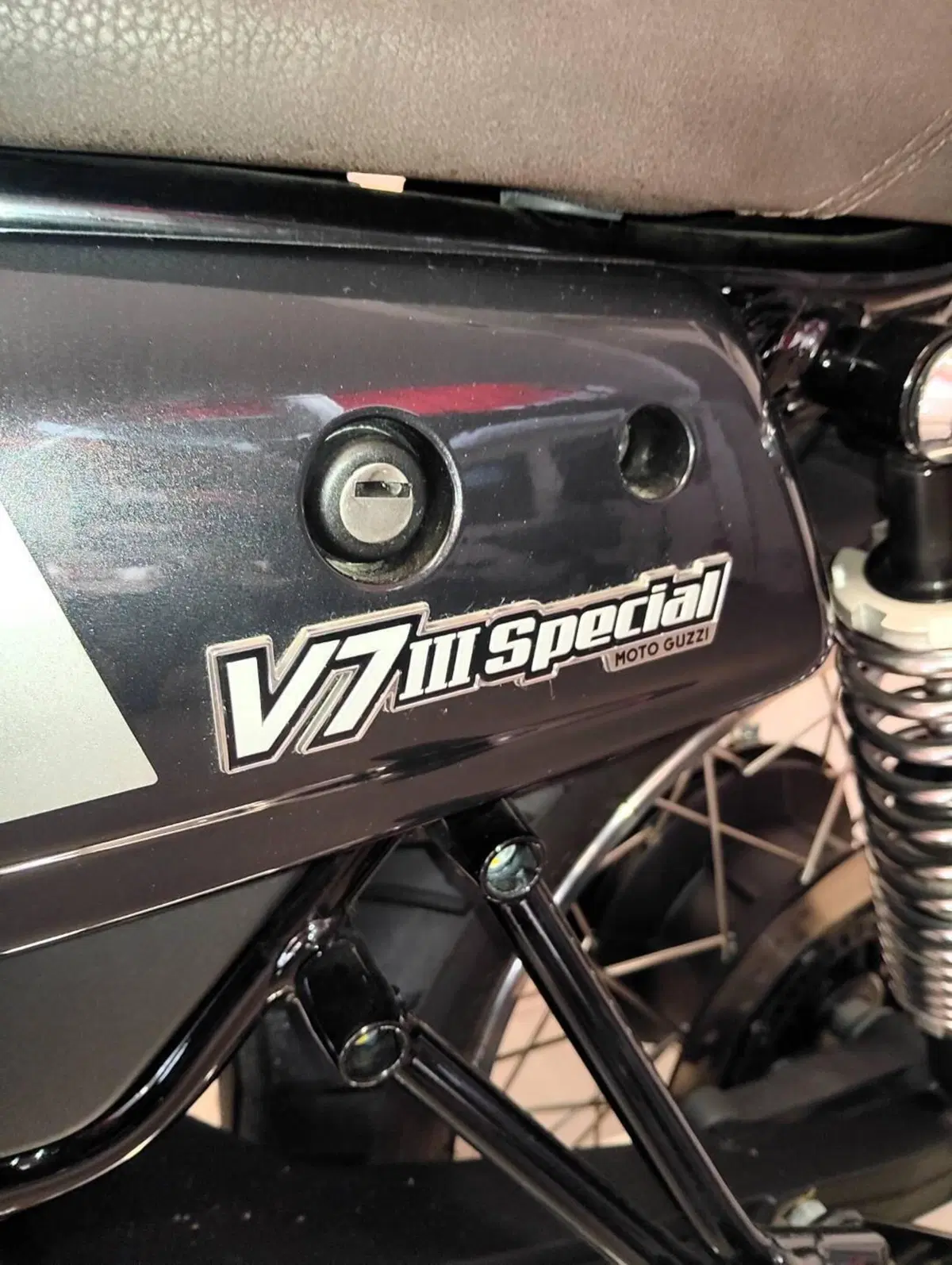 Moto Guzzi V7 III Special (2017 - 20) (12)